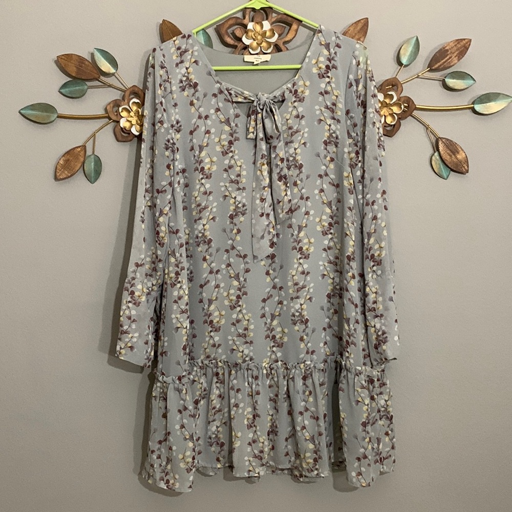 Entro Blue Gray Leaf Print Ruffle Hem Dress Size Small